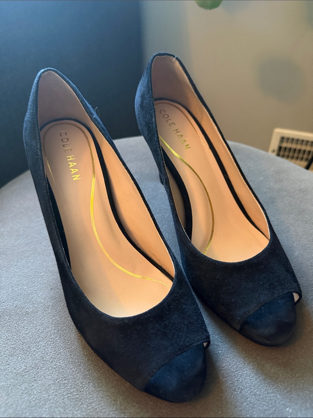 Cole Haan Black Suede Peep-Toe Heels Womens 8 Leather Classic Preppy Work